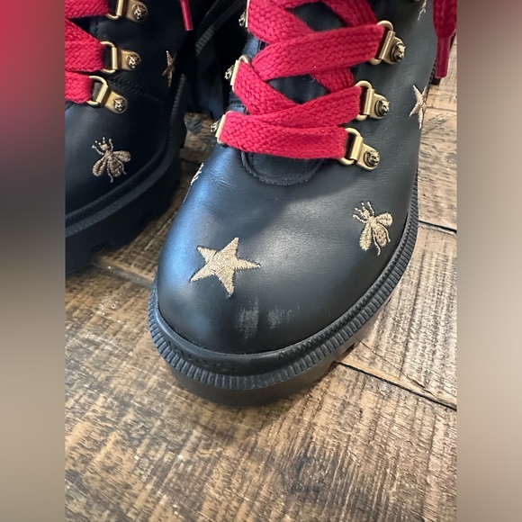 AUTHENTIC GUCCI BLACK LEATHER BEE EMBROIDERED PEARL COMBAT BOOT SIZE 39 1/2 - Picture 6 of 8